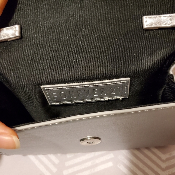 Free bundle add-on: Forever 21 silver bag - Picture 5 of 6